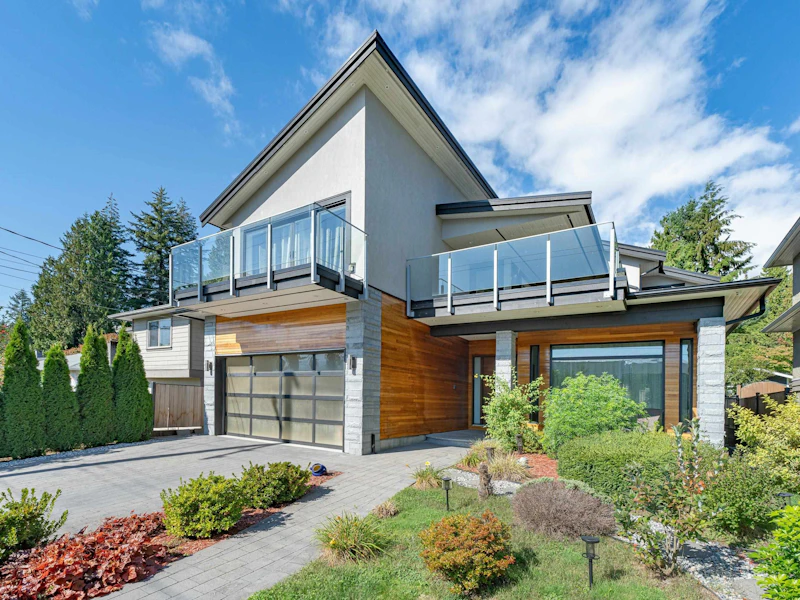 526 W 21st Street, North Vancouver BC V7M 1Z7