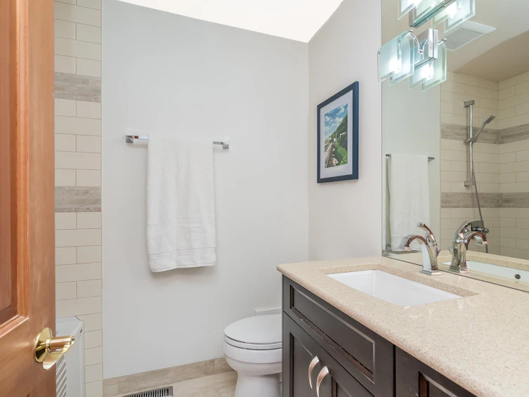 12715 18a Avenue, Surrey, BC, V4A 7R5 - 18