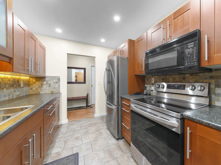 310-10631 No. 3 Road, Richmond, BC, V7A 4L8 - 2