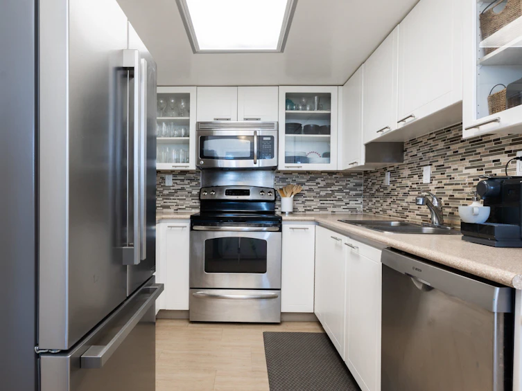 1108-10082 148 Street, Surrey, BC, V3R 0S3 - 11