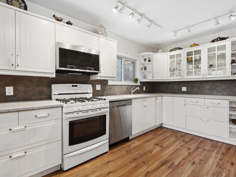 5537 Holland Street, Vancouver, BC, V6N 2A7 - 12