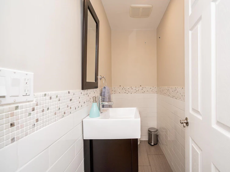 1541 East 34th Avenue, Vancouver, BC, V5P 1A2 - 16
