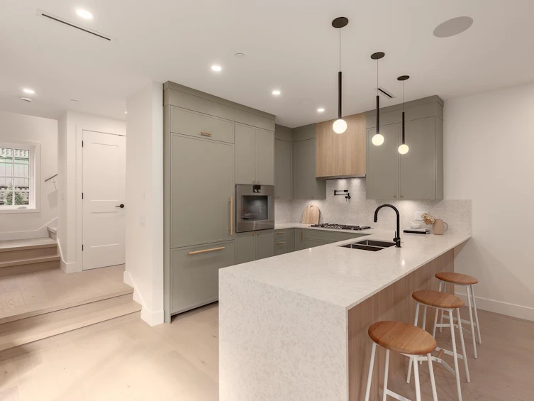 235 W 15th Avenue, Vancouver, BC, V5Y 1Y1 - 3