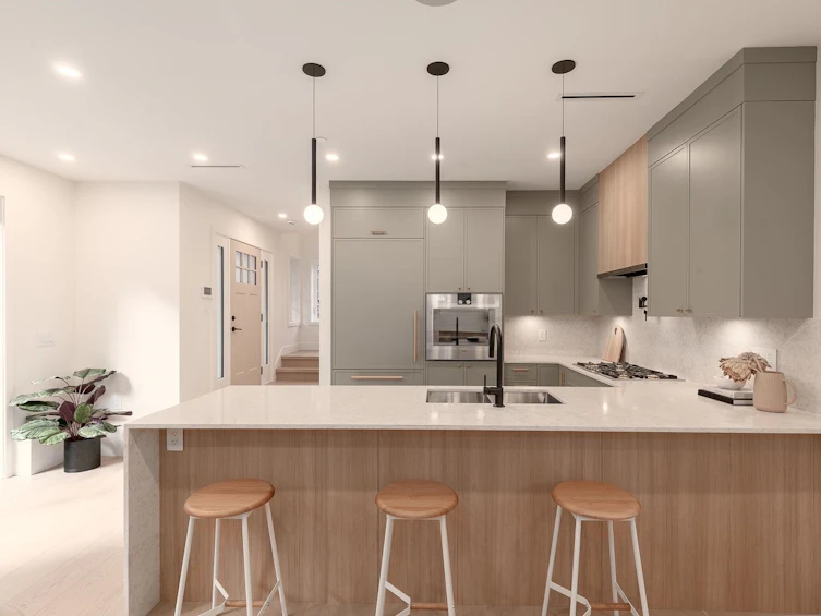 235 W 15th Avenue, Vancouver, BC, V5Y 1Y1 - 4