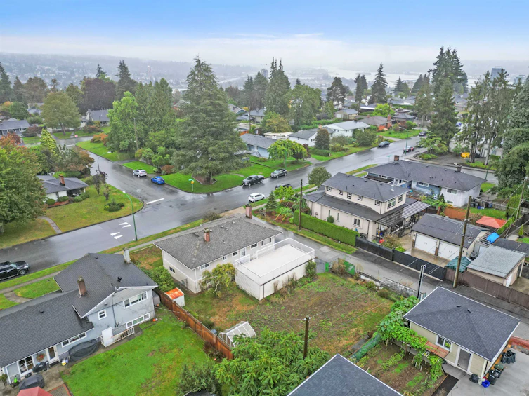 7817 Langley Street, Burnaby, BC, V3N 3Z9 - 32