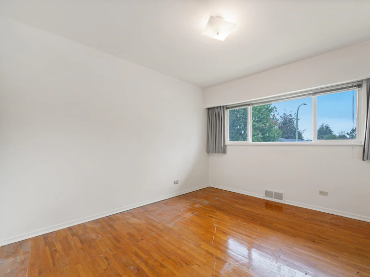 7817 Langley Street, Burnaby, BC, V3N 3Z9 - 17
