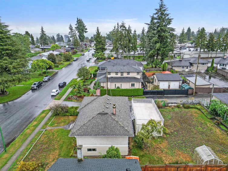 7817 Langley Street, Burnaby, BC, V3N 3Z9 - 33