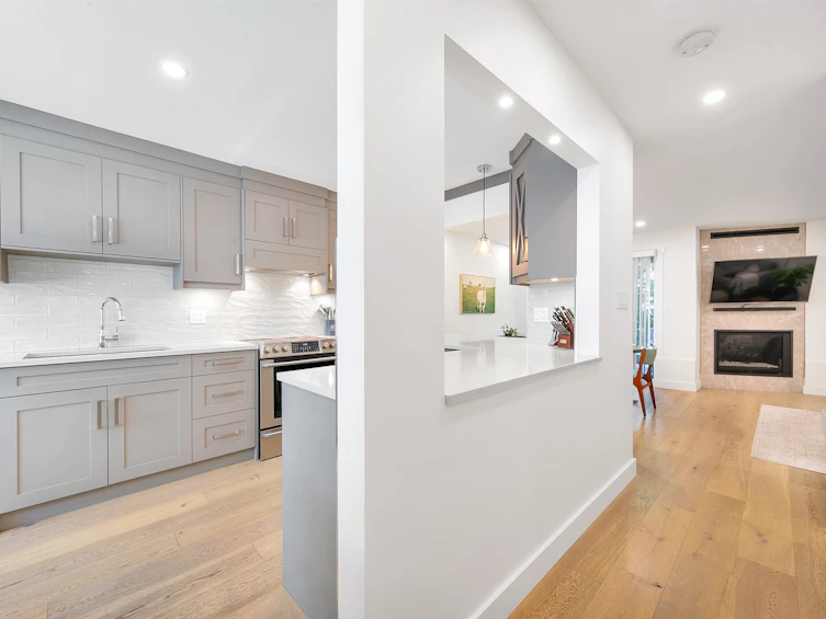 11-888 W 16th Street, North Vancouver, BC, V7P 1R3 - 4