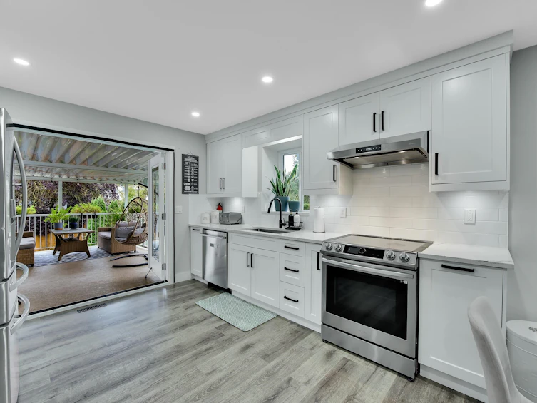 9150 156 Street, Surrey, BC, V3R 5Y8 - 11