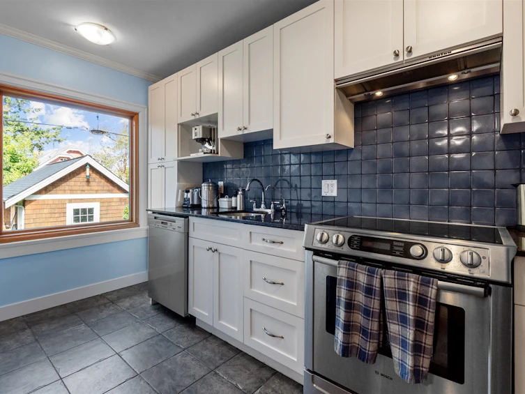 4477 W 15th Avenue, Vancouver, BC, V6R 3B1 - 7