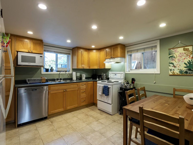 4477 W 15th Avenue, Vancouver, BC, V6R 3B1 - 14
