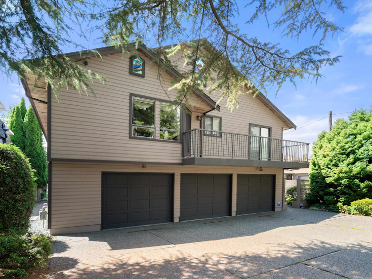 2515 Edgemont Boulevard, North Vancouver, BC, V7R 2M9 - 2