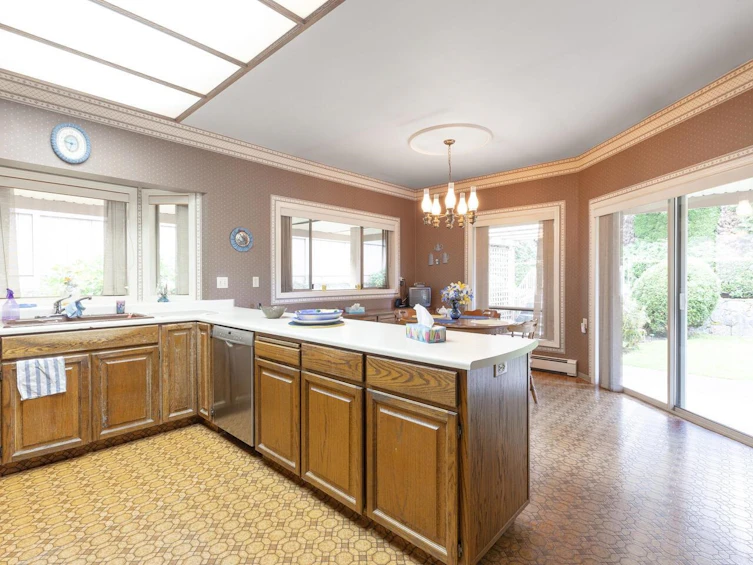 7501 Lambeth Drive, Burnaby, BC, V5E 4B4 - 12