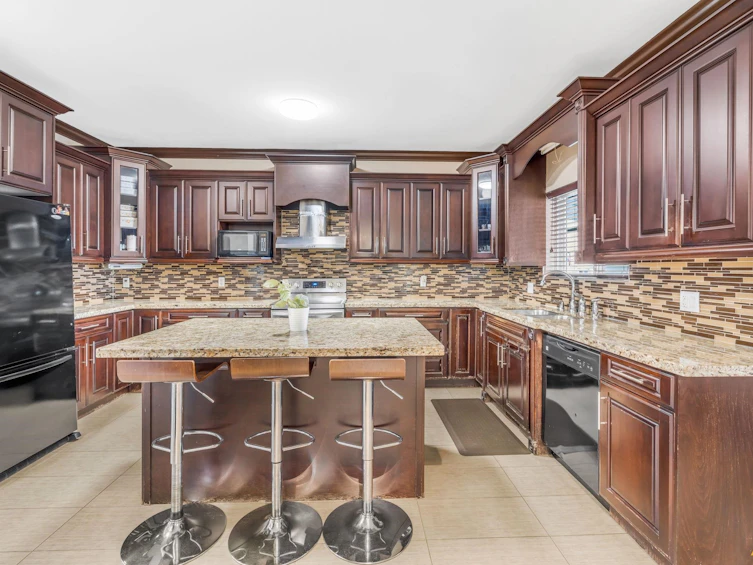12570 71 Avenue, Surrey, BC, V3W 1T5 - 12