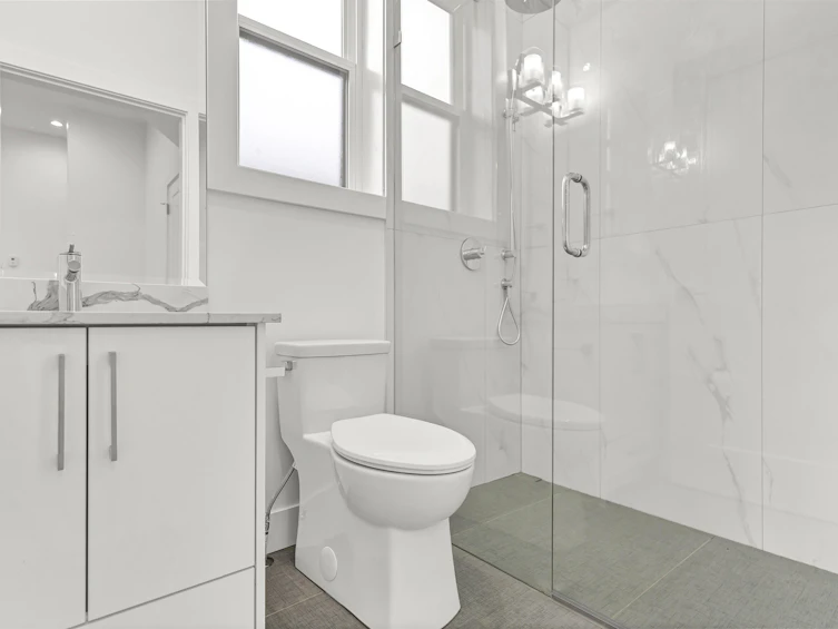 402 E 59th Avenue, Vancouver, BC, V5X 1Y1 - 9