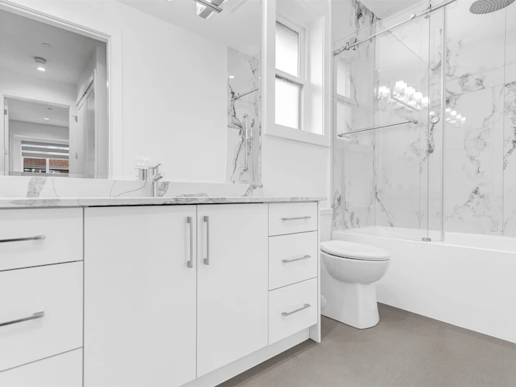 402 E 59th Avenue, Vancouver, BC, V5X 1Y1 - 12