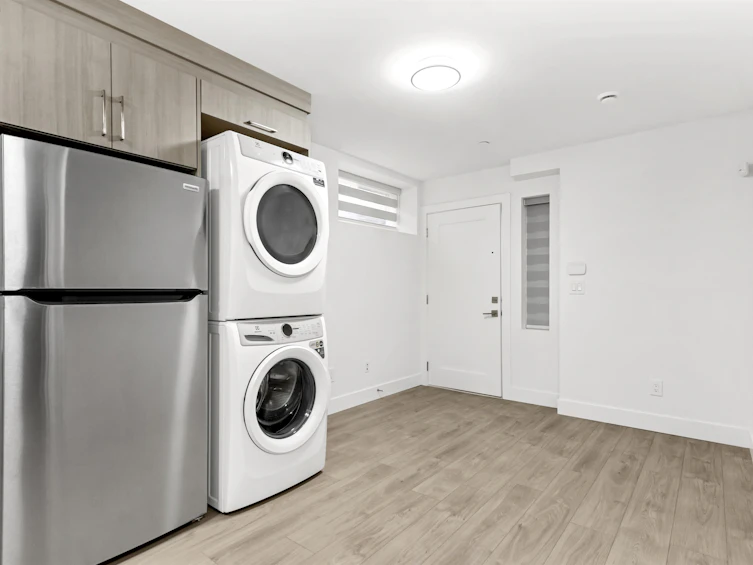 402 E 59th Avenue, Vancouver, BC, V5X 1Y1 - 26