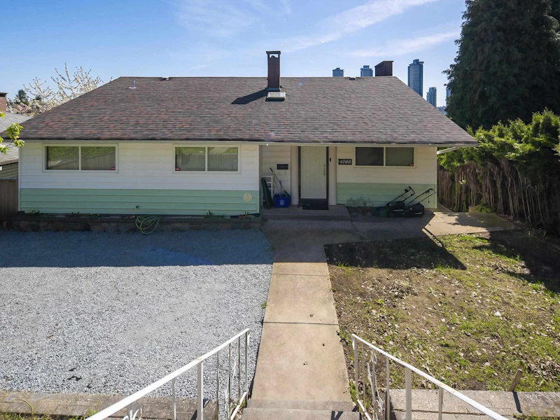 4702 Parker Street, Burnaby BC V5C 3E3