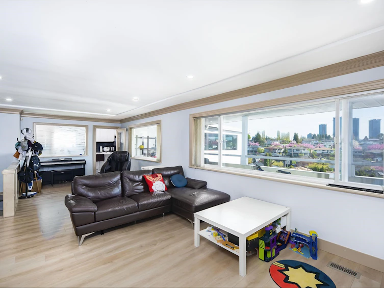 4702 Parker Street, Burnaby, BC, V5C 3E3 - 4
