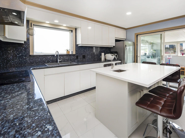 4702 Parker Street, Burnaby, BC, V5C 3E3 - 9
