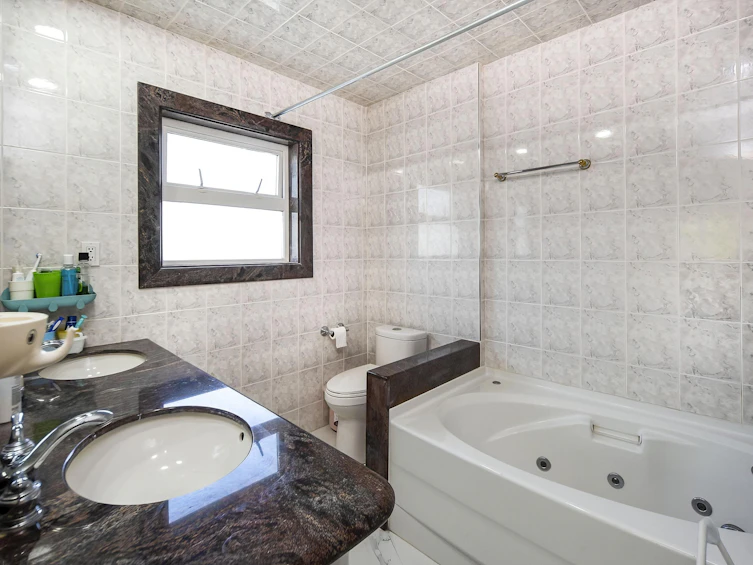 4702 Parker Street, Burnaby, BC, V5C 3E3 - 17