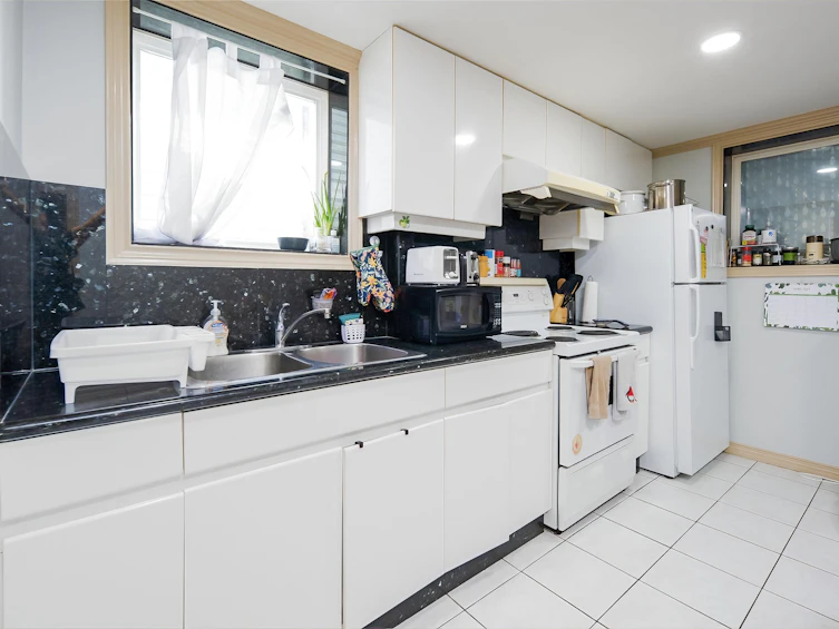 4702 Parker Street, Burnaby, BC, V5C 3E3 - 23