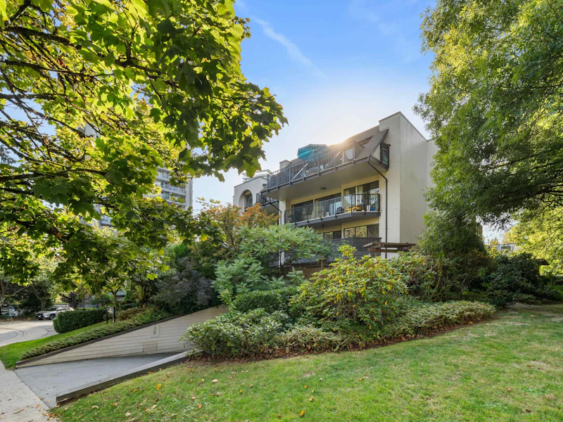 205 - 1945 Woodway Place, Burnaby BC V5B 4S4