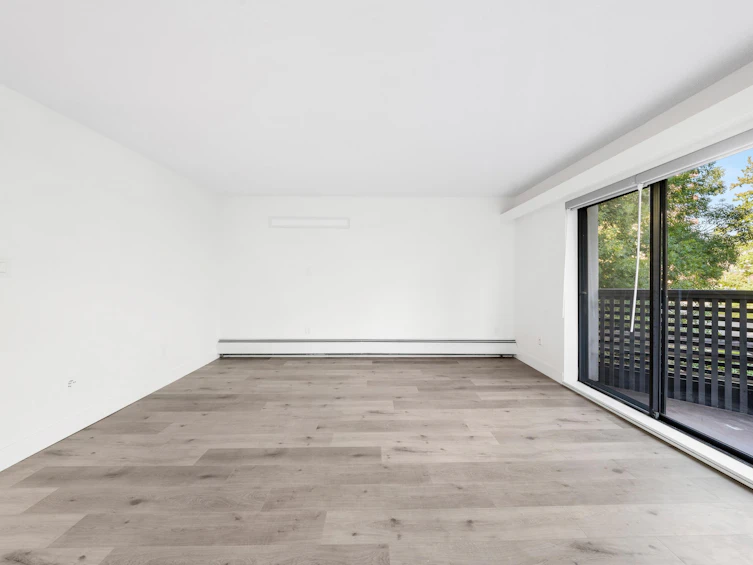205-1945 Woodway Place, Burnaby, BC, V5B 4S4 - 4