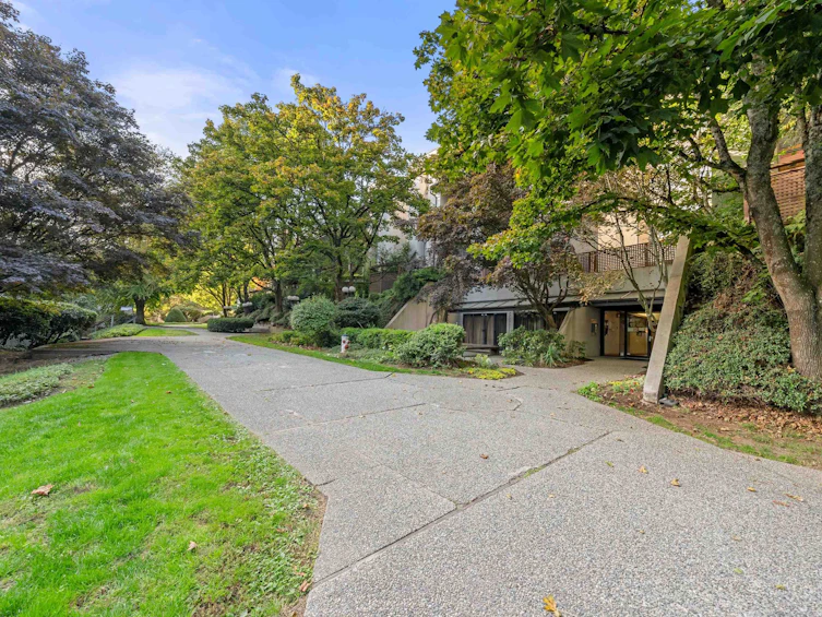 205-1945 Woodway Place, Burnaby, BC, V5B 4S4 - 33