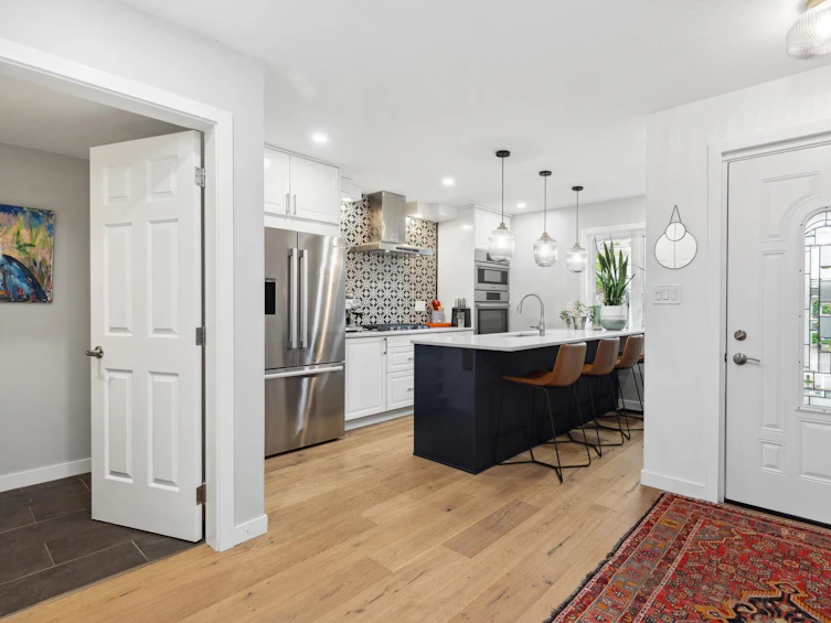 1585 Bowser Avenue, North Vancouver, BC, V7P 2Y4 - 8