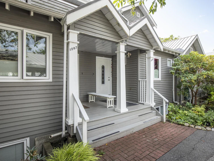 1585 Bowser Avenue, North Vancouver, BC, V7P 2Y4 - 32