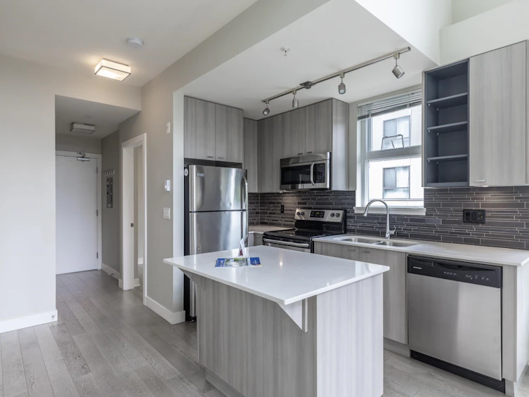 304-3080 Gladwin Road, Abbotsford, BC, V2T 0G3 - 2