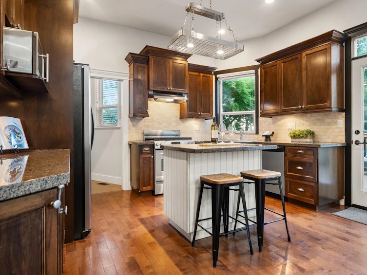 6170 150b, Surrey, BC, V3S 5L7 - 11