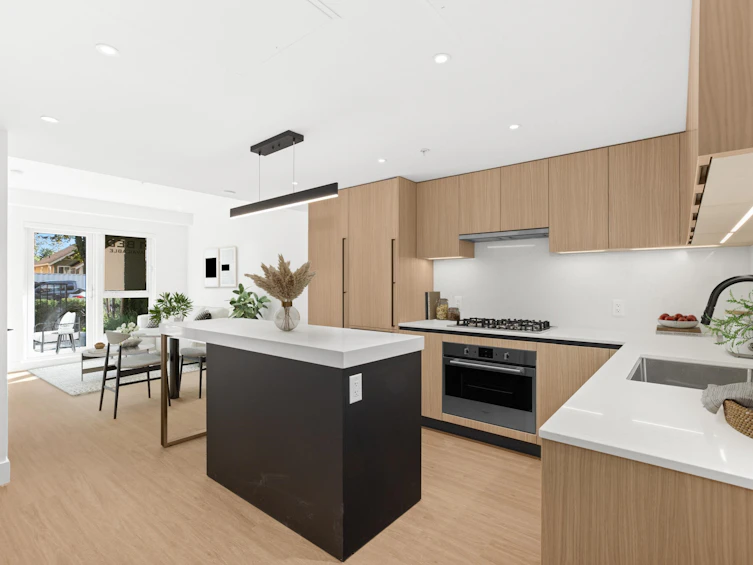 113-2235 E Broadway Street, Vancouver, BC, V5N 0J5