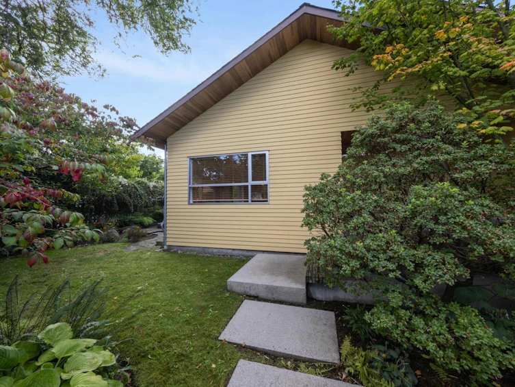 951 Semlin Drive, Vancouver, BC, V5L 4J7 - 2