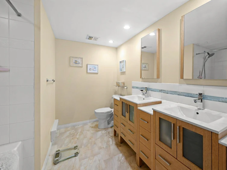 309-16085 83, Surrey, BC, V4N 0N2 - 15