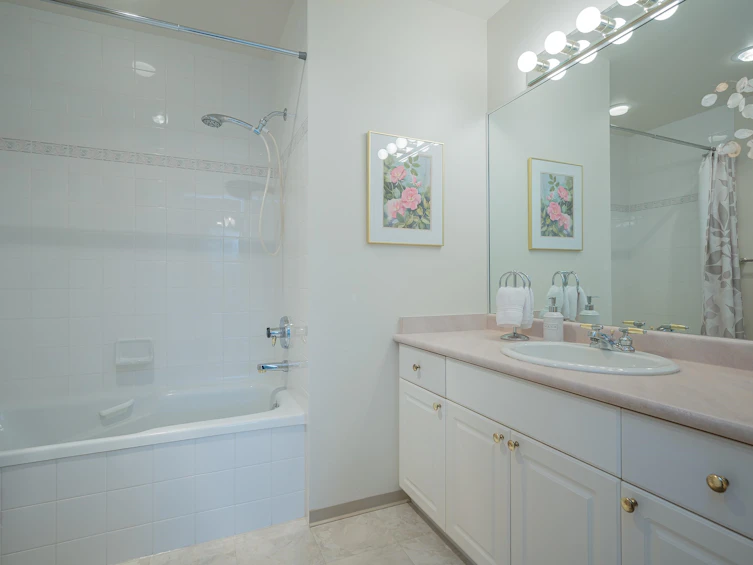 207-1745 Martin Drive, Surrey, BC, V4A 9T5 - 22