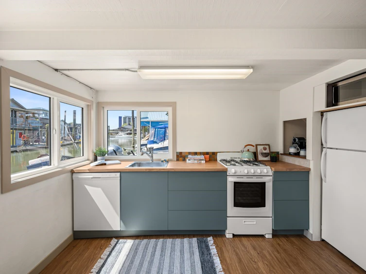 AA03-8211 River Road, Richmond, BC, V6X 1X8 - 15