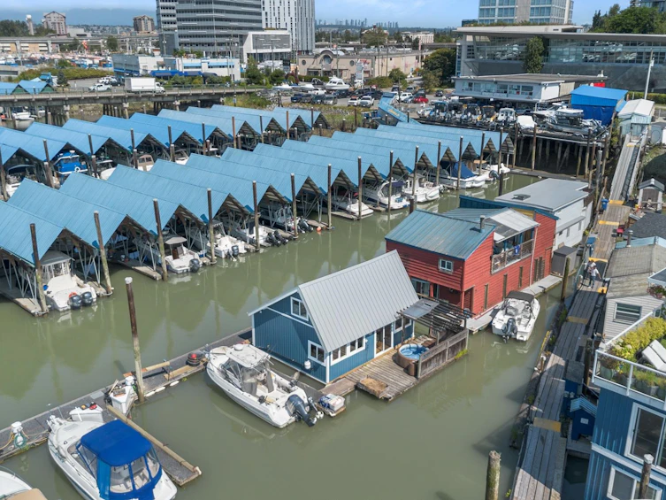 AA03-8211 River Road, Richmond, BC, V6X 1X8 - 27