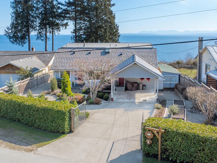 7607 Eureka Place, Halfmoon Bay, BC, V7Z 1A1