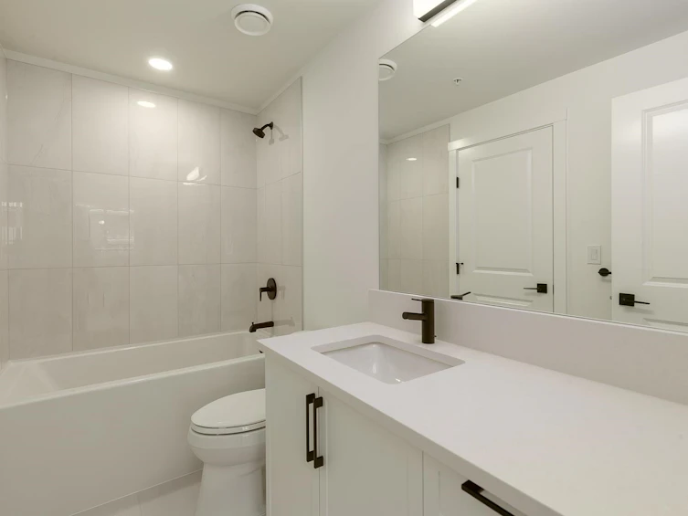 305-3528 146a Street, Surrey, BC, V4P 0H4 - 14