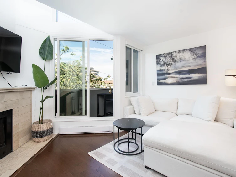 18-1870 Yew Street, Vancouver, BC, V6K 3G2 - 2
