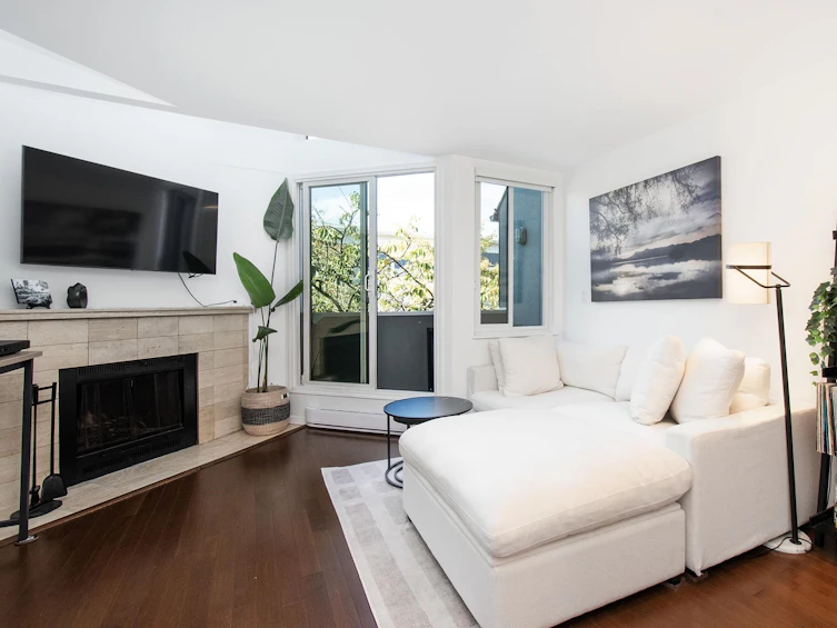 18-1870 Yew Street, Vancouver, BC, V6K 3G2 - 3