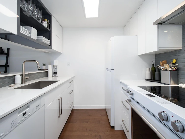 18-1870 Yew Street, Vancouver, BC, V6K 3G2 - 9