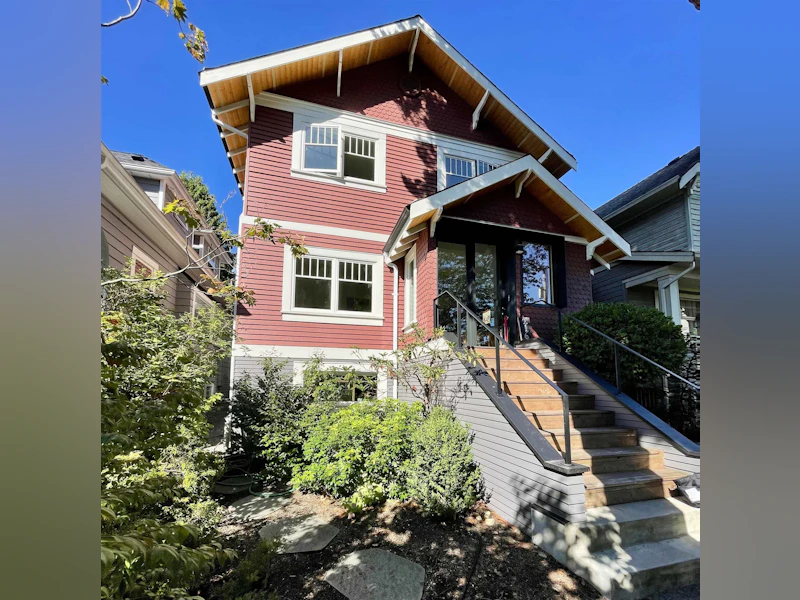 216 E 27th Street, North Vancouver BC V7N 1B6