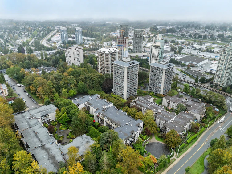 401-1945 Woodway Place, Burnaby, BC, V5B 4S4 - 2