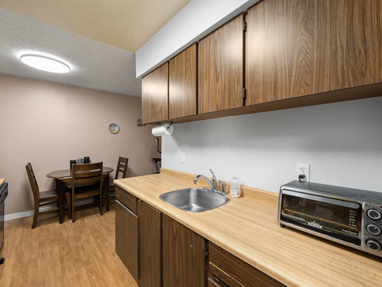 401-1945 Woodway Place, Burnaby, BC, V5B 4S4 - 5