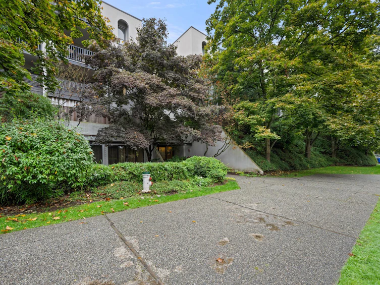 401-1945 Woodway Place, Burnaby, BC, V5B 4S4 - 31