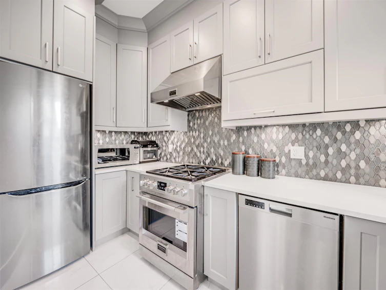8511 Leslie Road, Richmond, BC, V6X 1E6 - 15