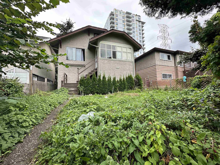 3657 E Pender Street, Vancouver, BC, V5K 2E5